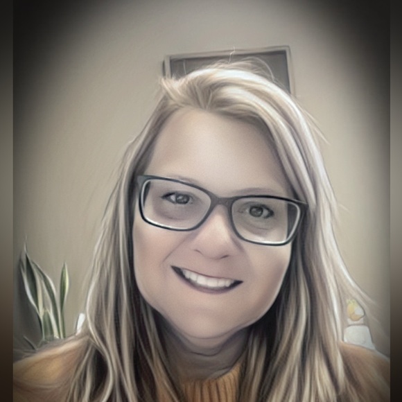 Meet your Posher, Nicole - Picture 6 of 6